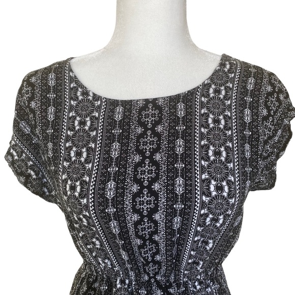 Pink Republic Skater Dress Sz Small Black White Geometric Bar‎ Back Rayon Casual - Picture 3 of 13